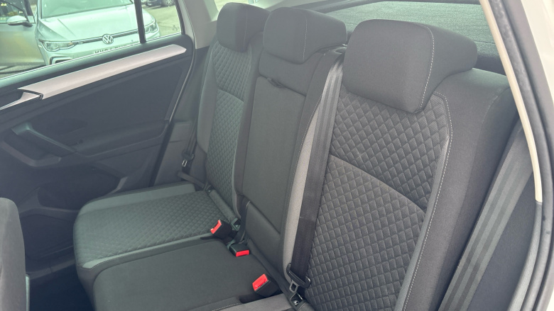 Volkswagen Tiguan 1.4 TSi 125 SE Nav 5dr Petrol Estate